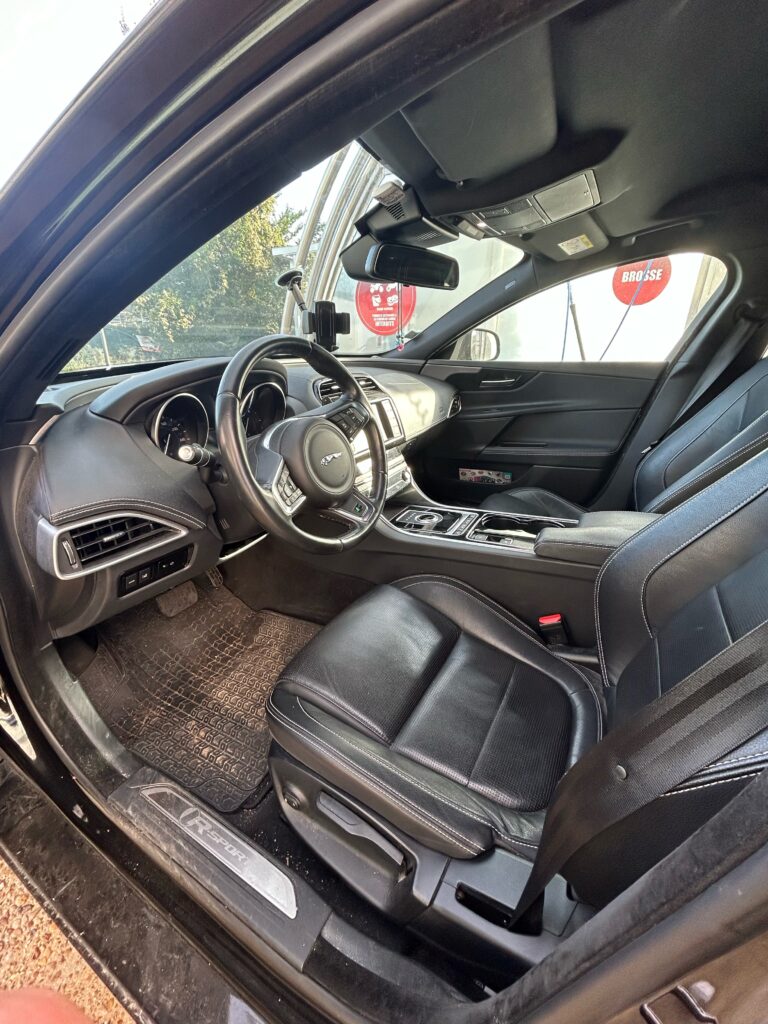 nettoyage automobile intérieur - Exemple avec une jaguar, photo avant le nettoyage